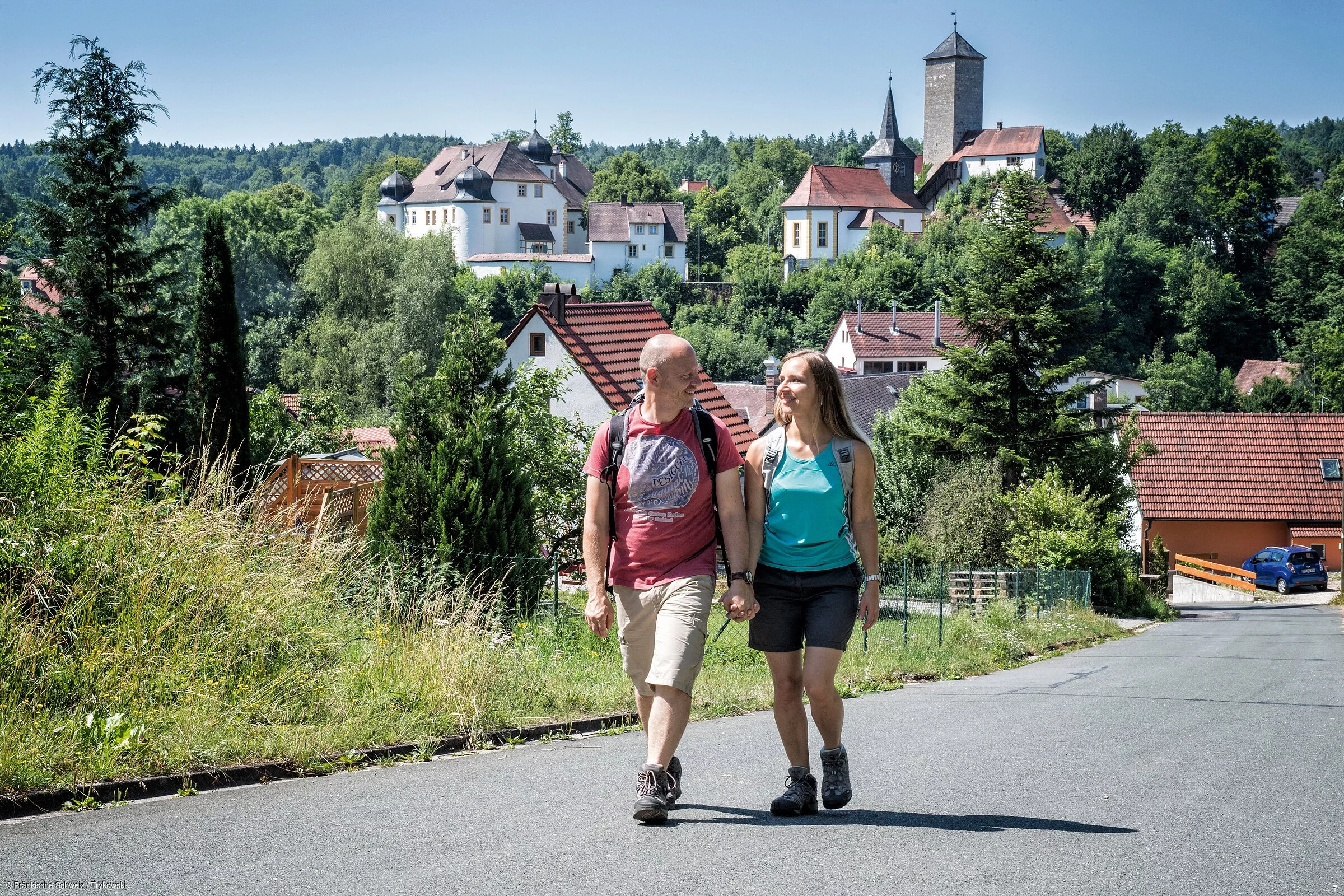 Brauereienwanderweg mit Blick auf Schloss Unteraufseß (Aufseß, Fränkische Schweiz)