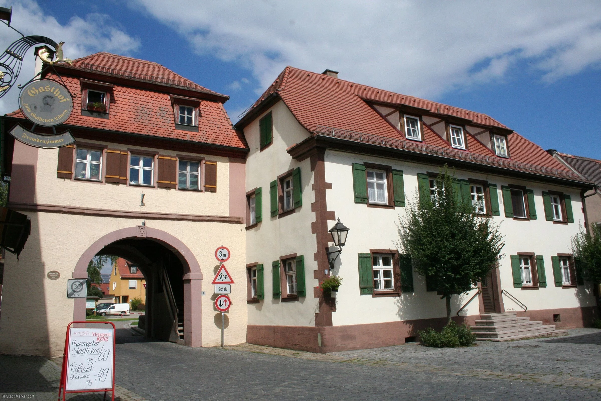 Oberes Tor mit Lateinschule (Merkendorf, Fränkisches Seenland)