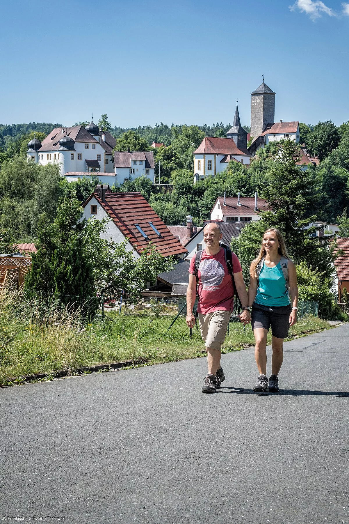 Brauereienwanderweg mit Blick auf Schloss Unteraufseß (Aufseß, Fränkische Schweiz)