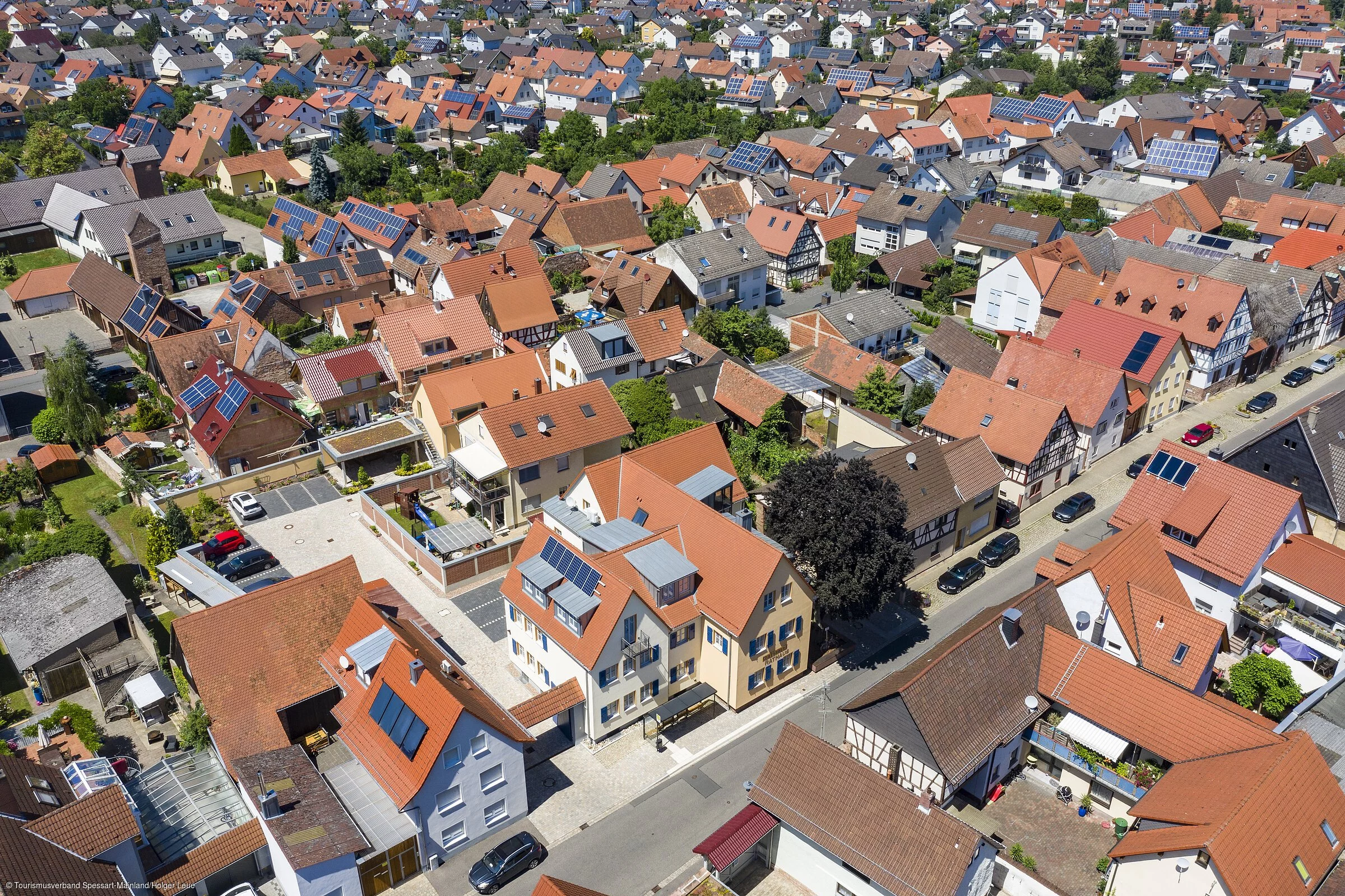 Rathaus von oben (Niedernberg, Spessart-Mainland)