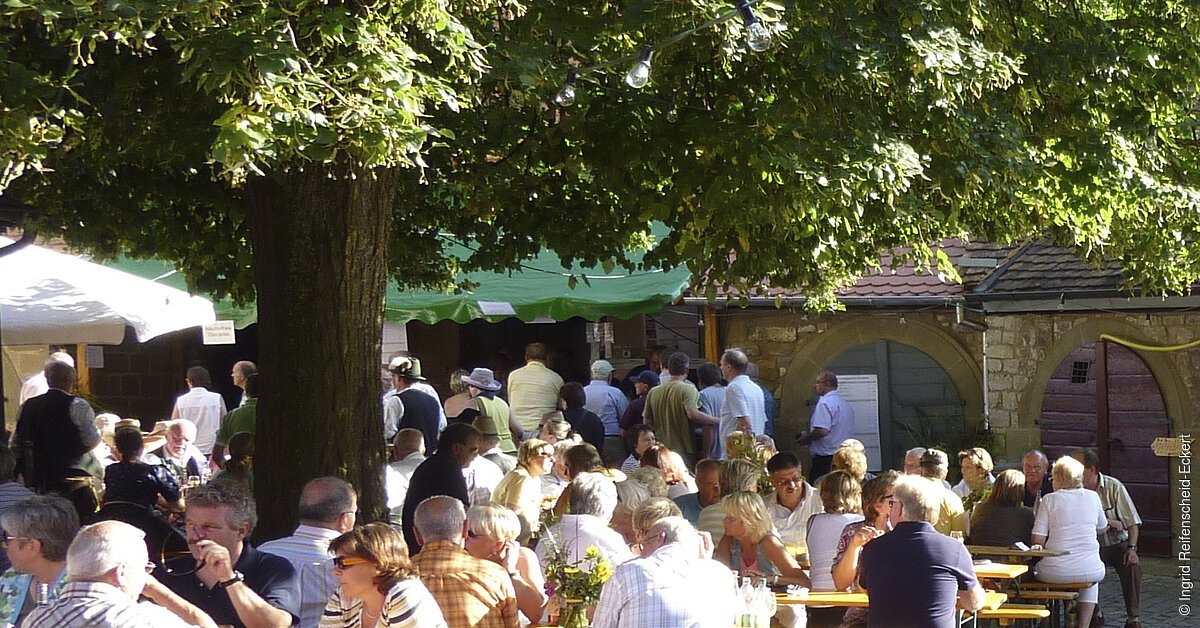 Kirchenburgweinfest Hüttenheim (Willanzheim, Fränkisches Weinland)